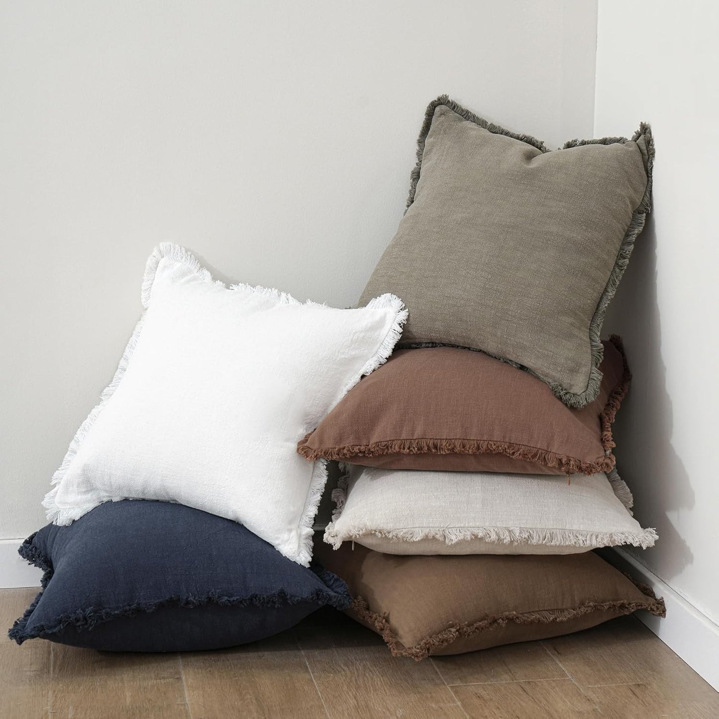 Foindtower Set of 2 Decorative Linen Fringe Throw Pillow Covers Cozy Boho Farmhouse Cushion Cover with Tassels Soft Accent Pillowcase for Couch Sofa Bed Living Room Home Decor,18×18 Inch,Navy Blue