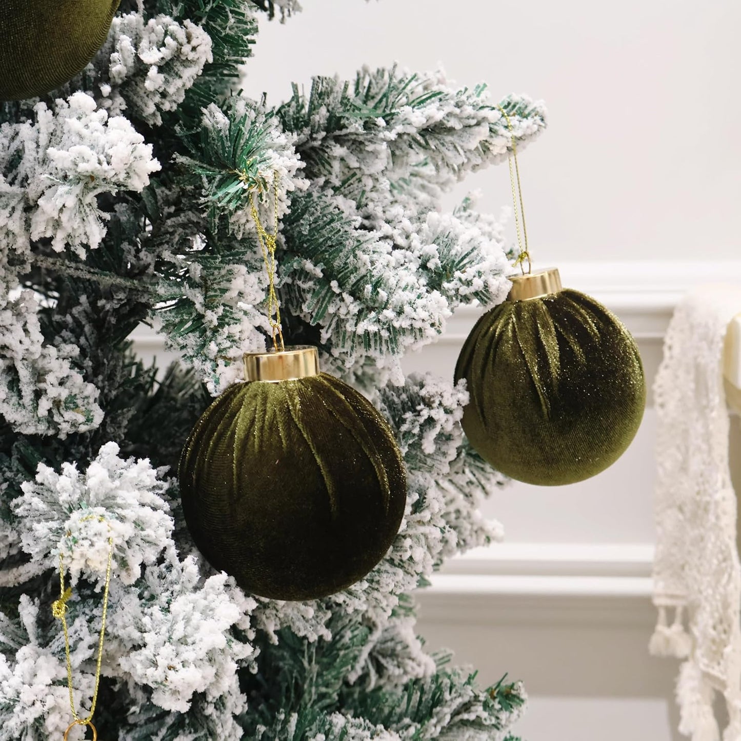 6inch Big Green Velvet Christmas Ornaments, 2pcs Flocked Ornaments Balls Sets for Christmas Tree Decorations