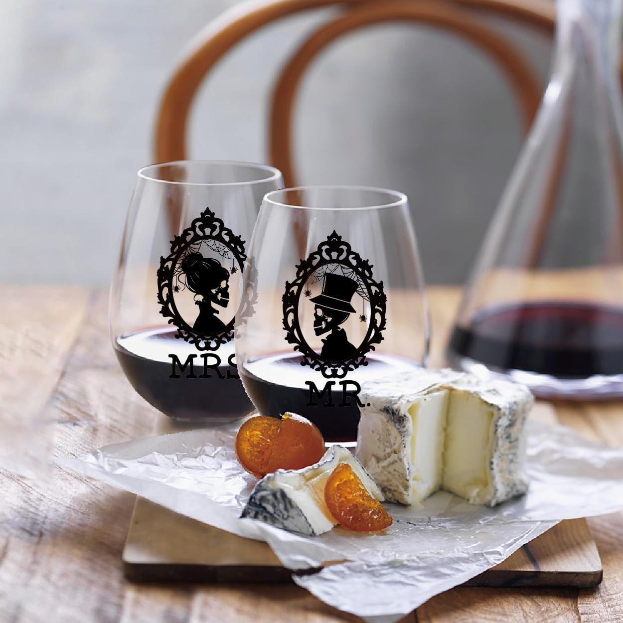Perfectinsoy Skull Wine Glass 2 Piece with Gift Box, Zombie Design, Valentine's Day Autumn Halloween, Anniversary Wedding Gifts, Couple Gifts for Boyfriend and Girlfriend. (Mrs Mr Set of 2)