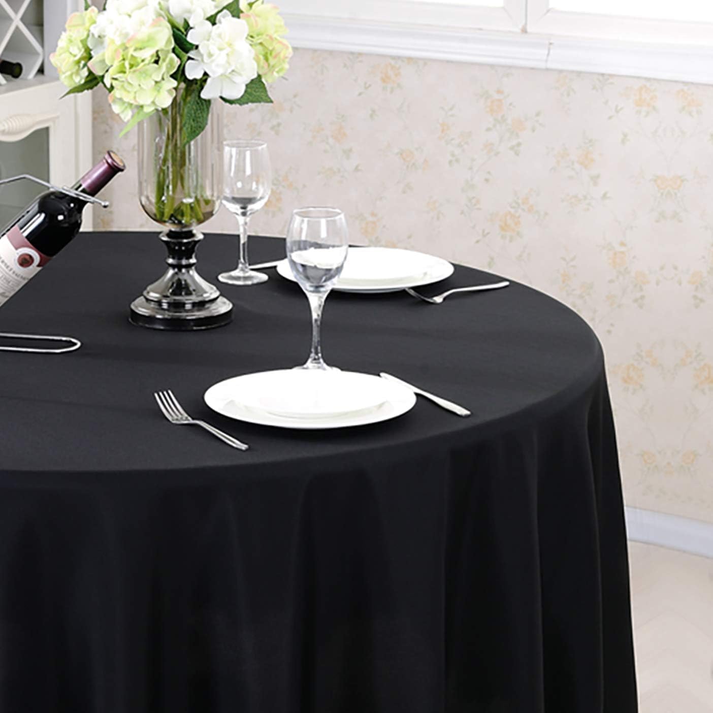 Surmente 132 inch Round Tablecloths -10 Pack Black Round Table Cloths, Polyester Fabric Table Covers for Wedding, Party, Banquet, or Restaurant
