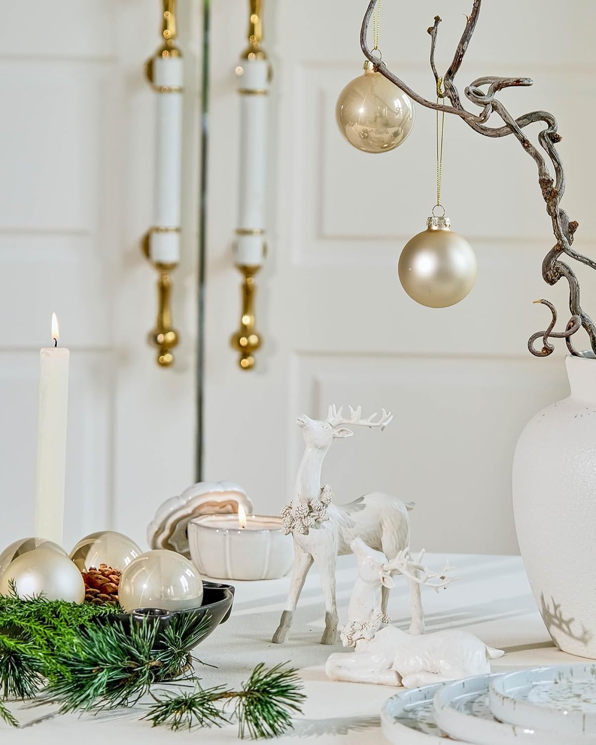 DN DECONATION 2pcs White Christmas Reindeer Statue, Indoor Reindeer Decor, Tabletop Resin Deer Figurine