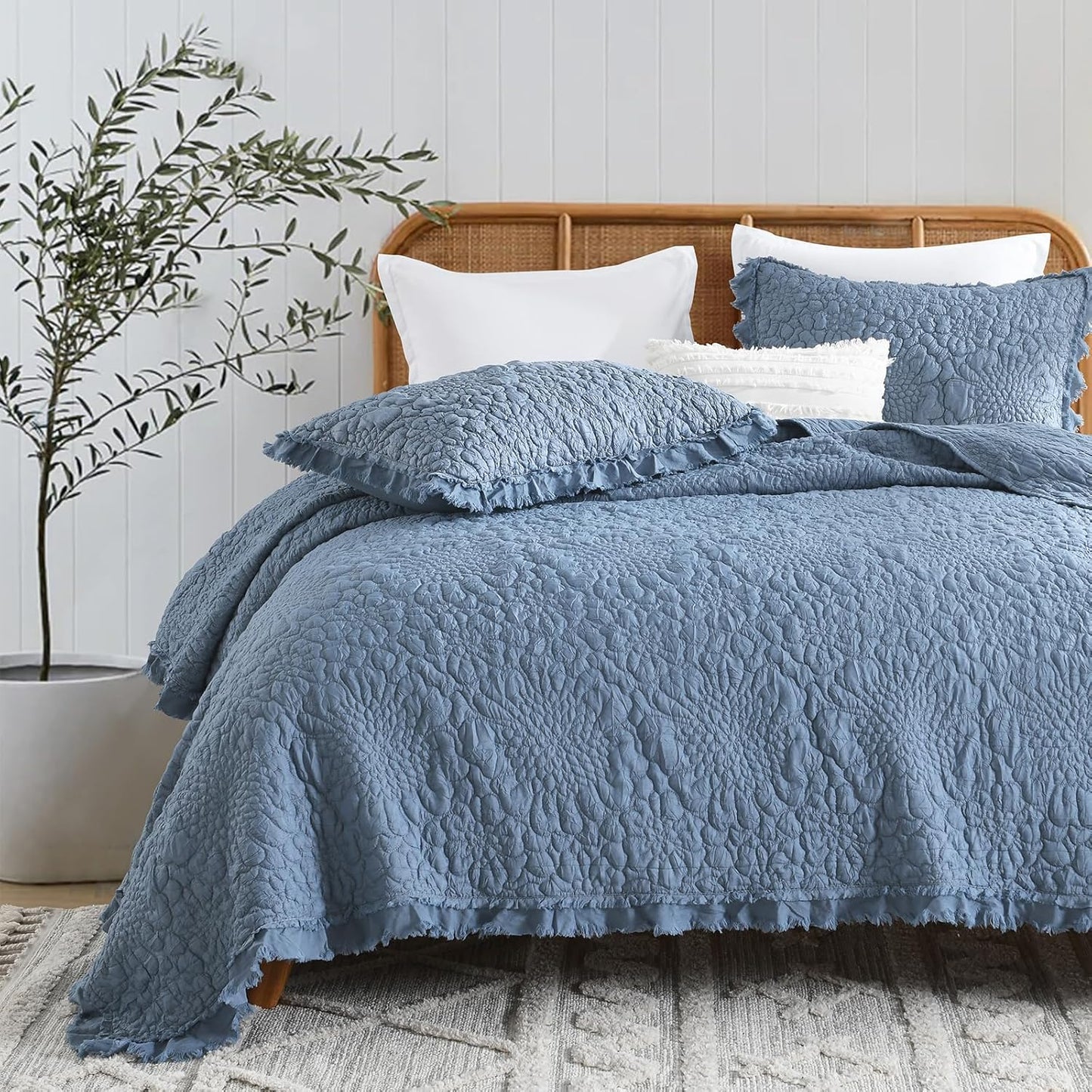HORIMOTE HOME Blue Ruffled Quilt King Size, Stone-Washed Microfiber Lightweight Crinkled Farmhouse Rustic Shabby Chic Bedding Set, 3 Pieces Reversible Bedspread with Pillow Shams for All Season
