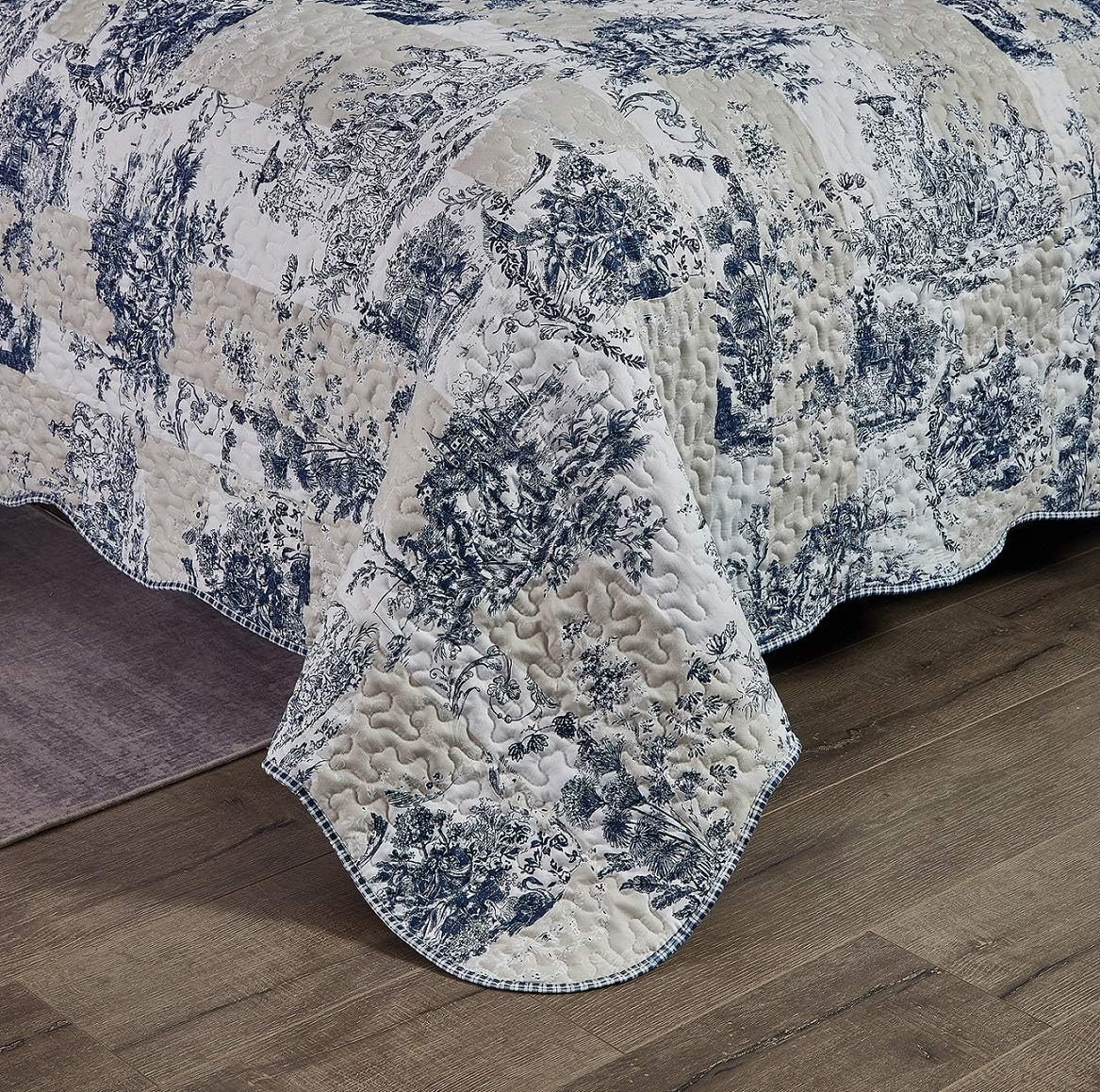 Brilliant Sunshine Blue Toile in Beige and Ivory Patches, 3-Piece Quilt Set with 2 Shams, Reversible Bedspread, Soft Lightweight Coverlet, All-Season, Full/Queen, Blue