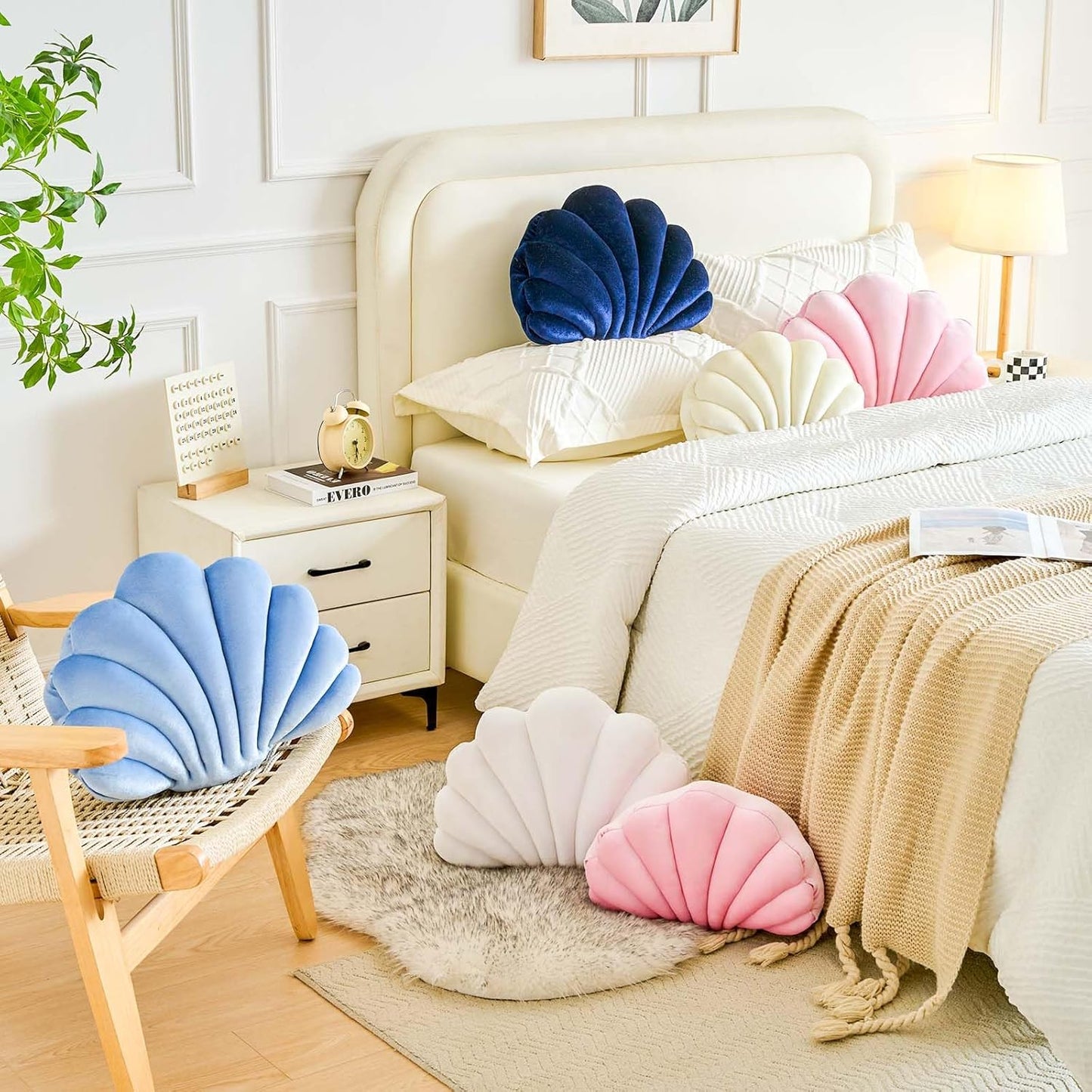 Cream Seashell Throw Pillows, Shell Shaped Throw Pillows, 18 Inch Soft Velvet Home Decorative Pillow Plush Cushion for Bed Couch Living Sofa Room Decor Accent Throw Pillow
