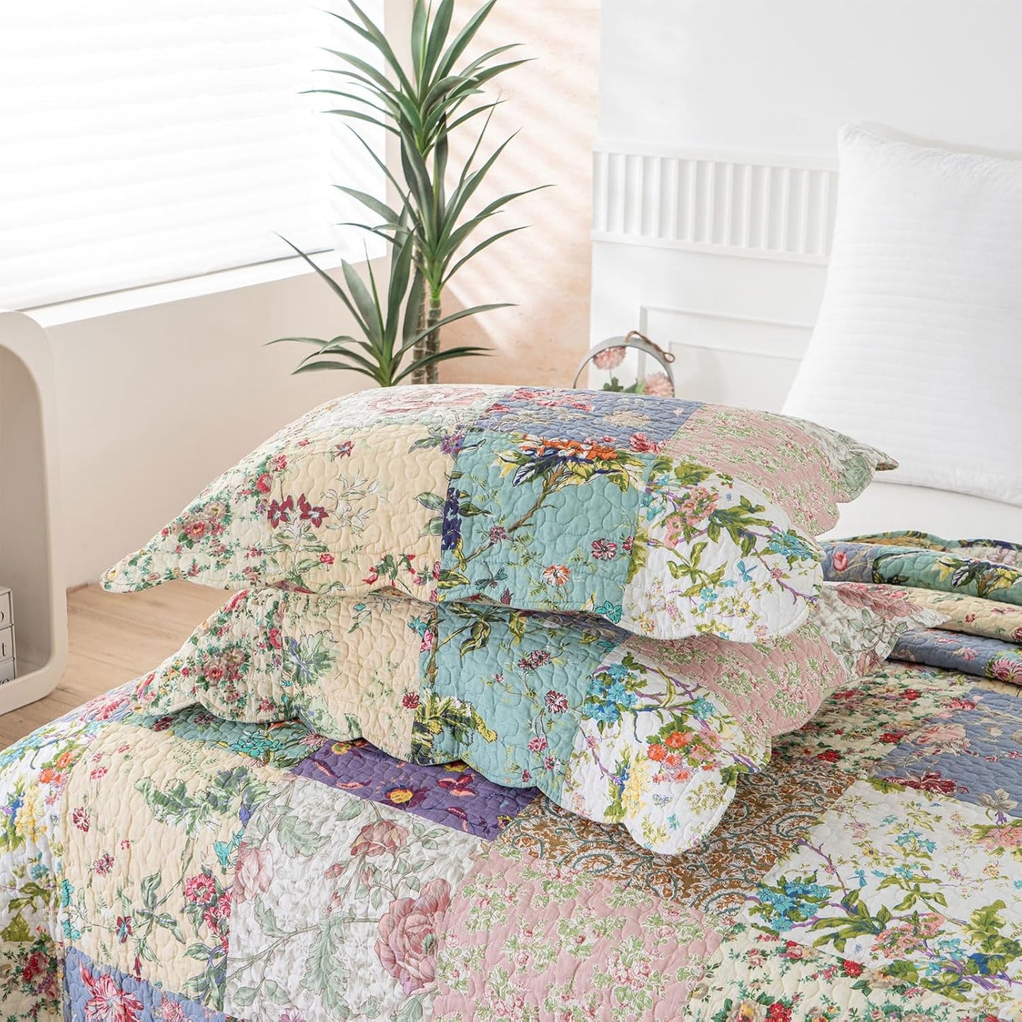 YAYIDAY Oversized King Bedspreads Patchwork Quilt Set (120x118 Inch) - 100% Cotton Reversible Breathable Floral Quilted Coverlet with Pillow Shams Fit All Season