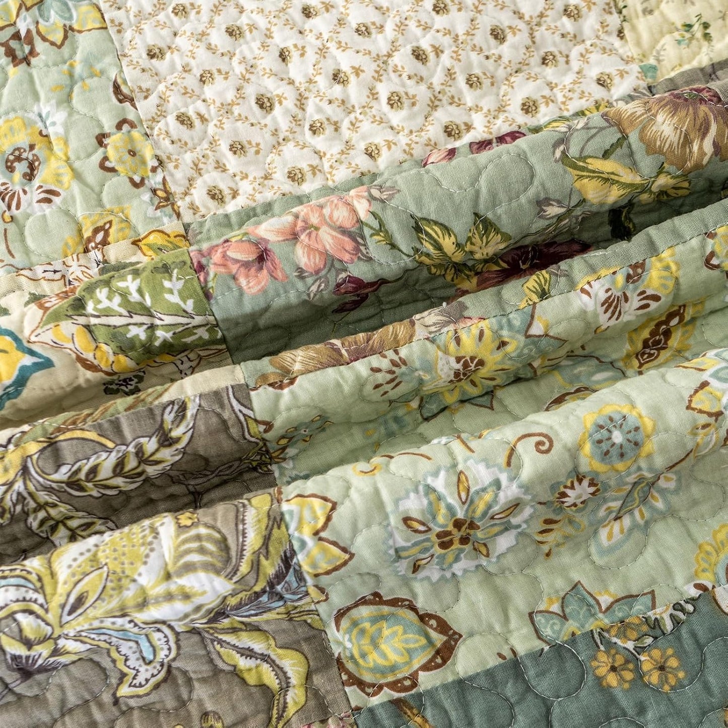 YAYIDAY Oversized King Bedspreads Patchwork Quilt Set (120x118 Inch) - 100% Cotton Reversible Breathable Floral Quilted Coverlet with Pillow Shams Fit All Season