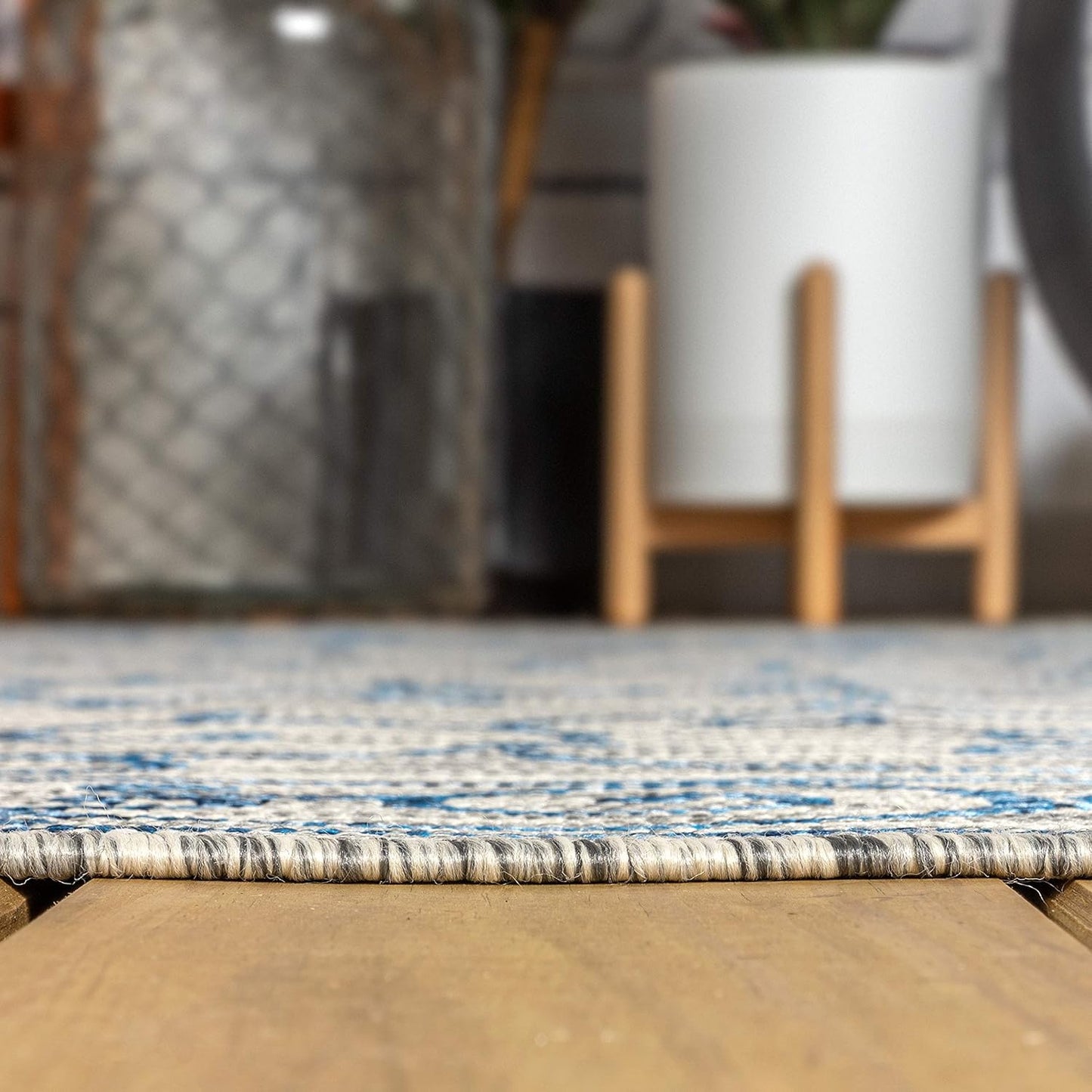JONATHAN Y Vintage Filigree Indoor Outdoor Round Area Rug 8 Ft Gray/Navy, Charleston Textured Weave for Backyard, Patio, Porch, Easy-Cleaning, High Traffic, Pet-Friendly, Non-Shedding (SMB106C-8R)