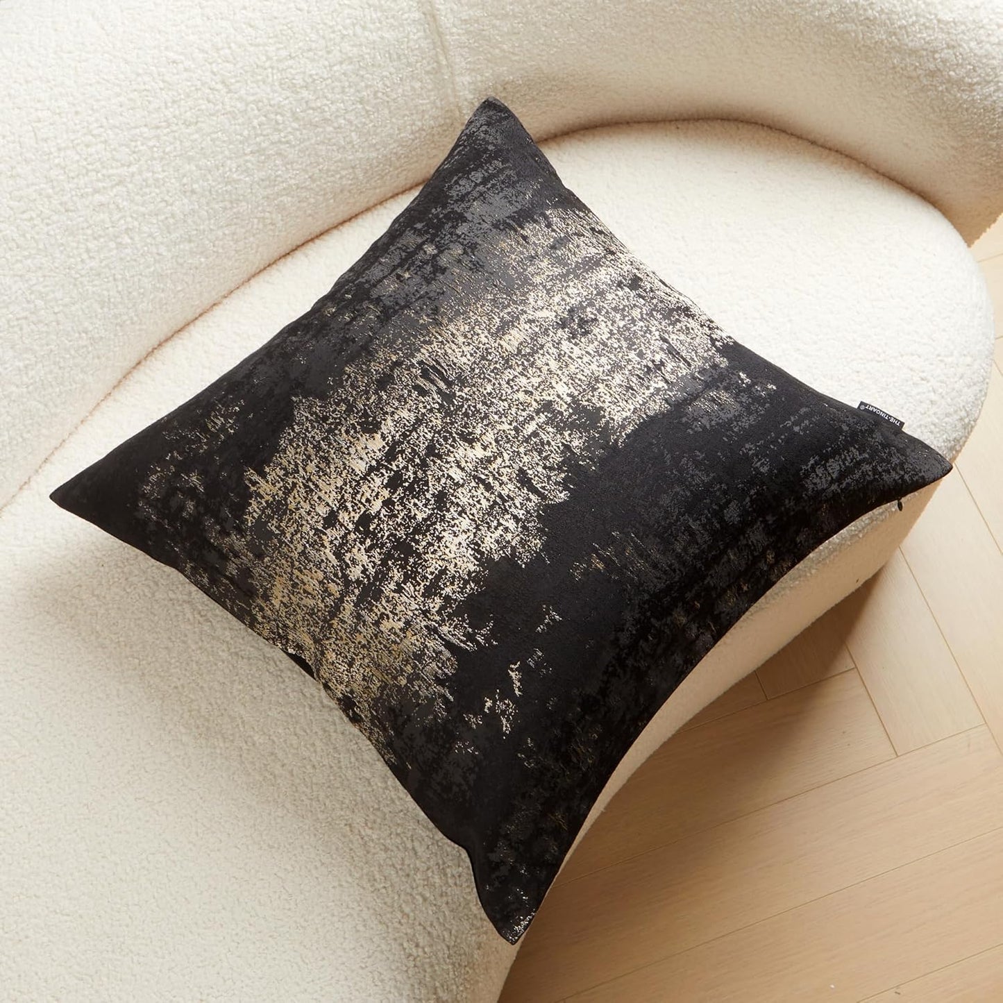 THE-TINOART Black & Gold Modern Luxury Pillow Cover 18x18 - Jacquard Embroidery with Metallic Thread, Reversible Decorative Throw Pillow Cover for Sofa/Bed, Velvet Backing