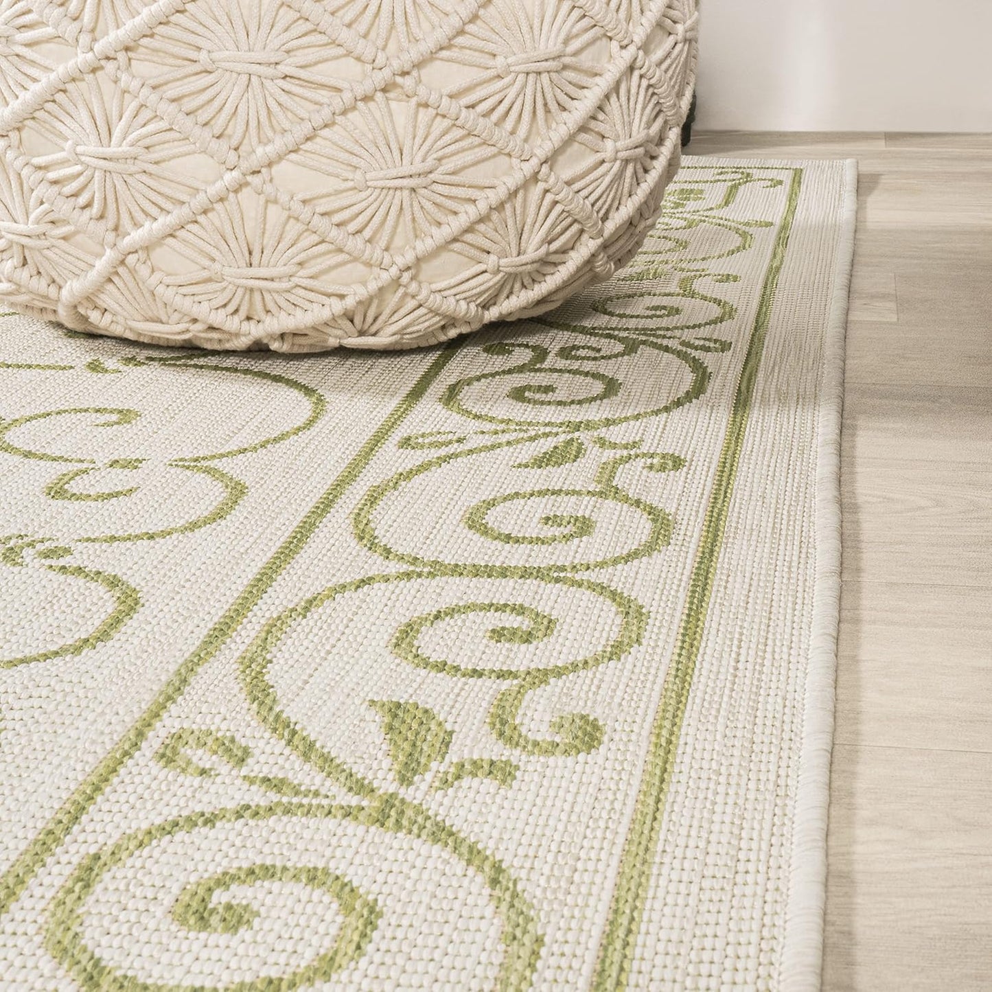 JONATHAN Y Vintage Filigree Indoor Outdoor Round Area Rug 5 Ft Cream/Green, Charleston Textured Weave for Backyard, Patio, Porch, Easy-Cleaning, High Traffic, Pet-Friendly, Non-Shedding (SMB106I-5R)