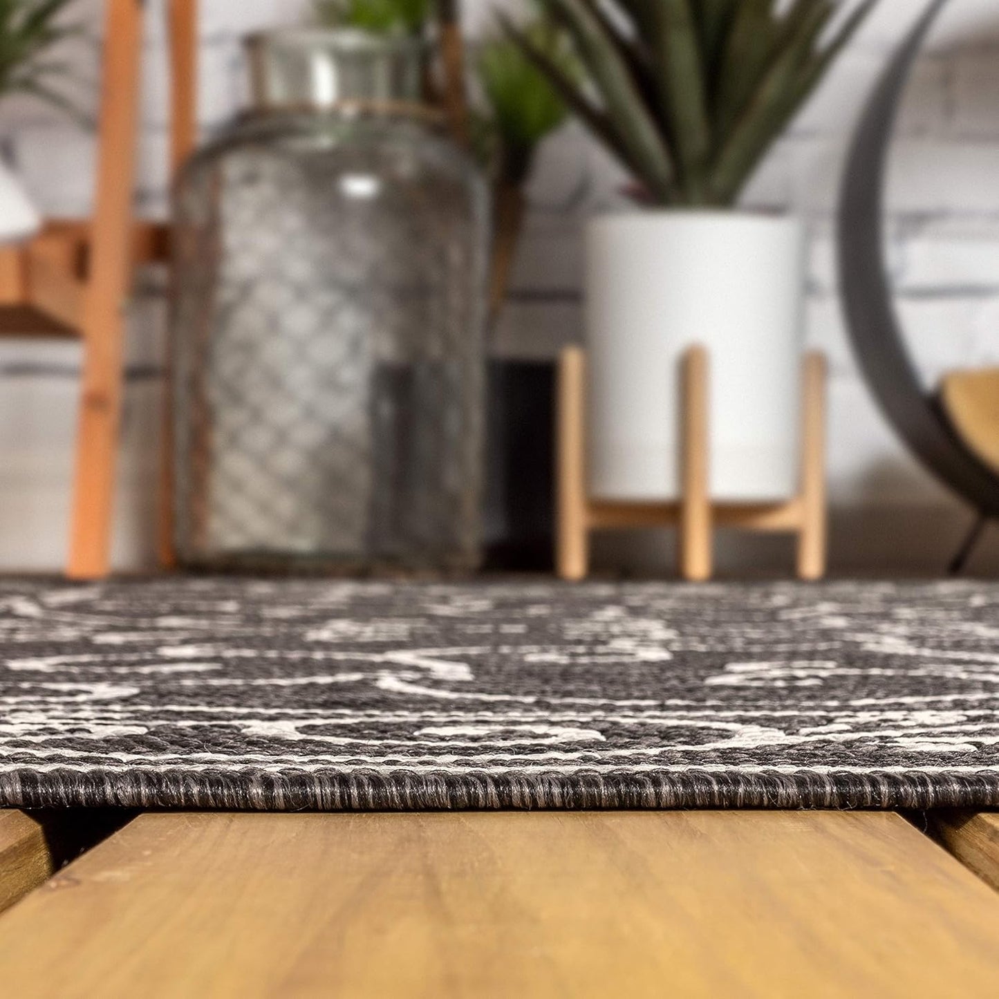 JONATHAN Y Vintage Filigree Indoor Outdoor Round Area Rug 8 Ft Black/Gray, Charleston Textured Weave for Backyard, Patio, Porch, Easy-Cleaning, High Traffic, Pet-Friendly, Non-Shedding (SMB106G-8R)