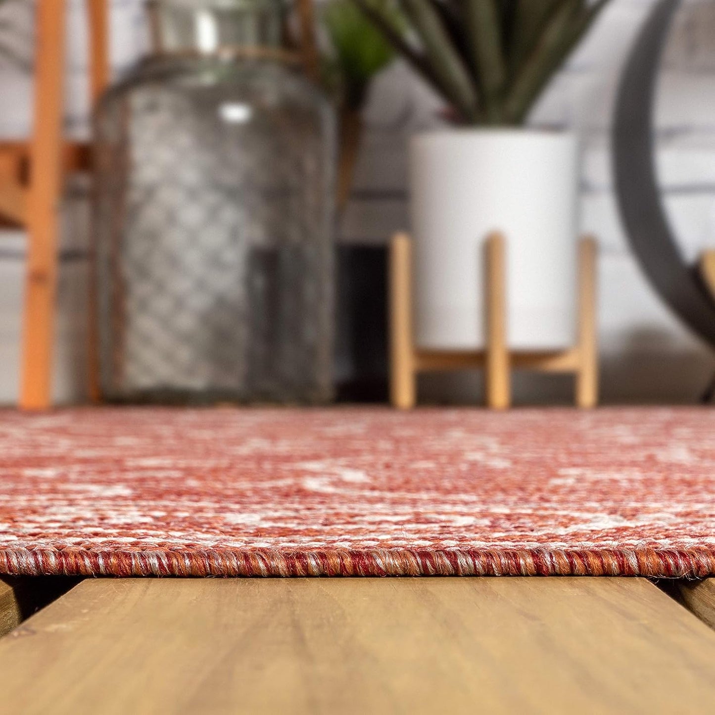JONATHAN Y Vintage Filigree Indoor Outdoor Round Area Rug 8 Ft Red/Beige, Charleston Textured Weave for Backyard, Patio, Porch, Easy-Cleaning, High Traffic, Pet-Friendly, Non-Shedding (SMB106B-8R)