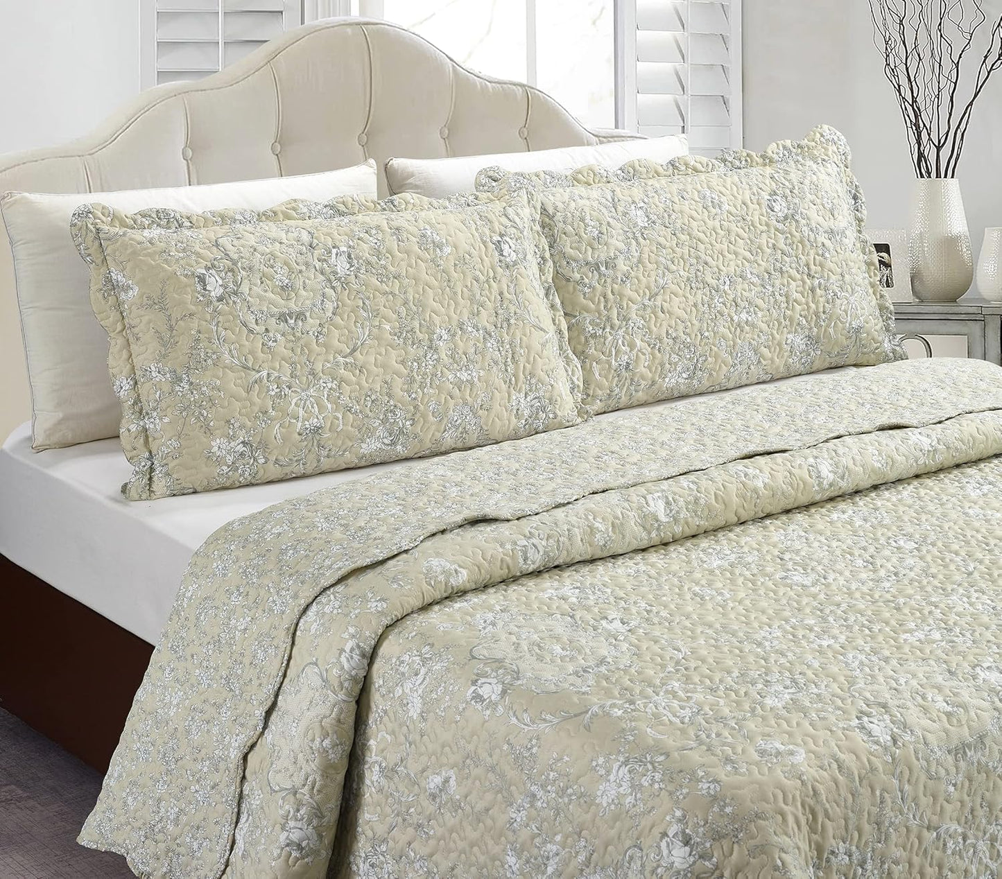 Brilliant Sunshine Classic Grey Floral Toile in Beige Background, 3-Piece Quilt Set with 2 Shams, Reversible Bedspread, Soft Lightweight Coverlet, All-Season, King, Beige