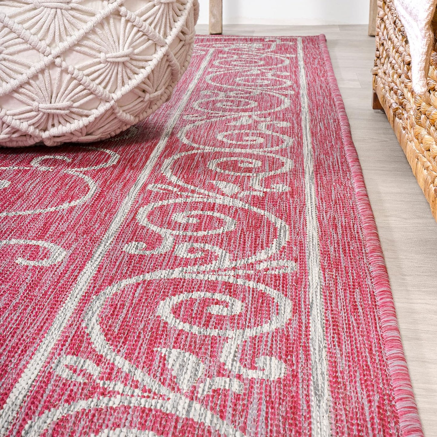 JONATHAN Y Vintage Filigree Indoor Outdoor Round Area Rug 5 Ft Fuchsia/Light Gray, Charleston Textured Weave for Backyard, Patio, Porch, Easy-Cleaning, Pet-Friendly, Non-Shedding (SMB106J-5R)