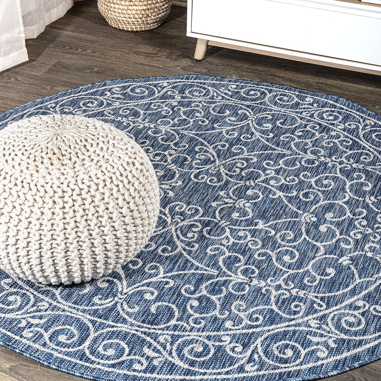 JONATHAN Y Vintage Filigree Indoor Outdoor Round Area Rug 5 Ft Navy/Gray, Charleston Textured Weave for Backyard, Patio, Porch, Easy-Cleaning, High Traffic, Pet-Friendly, Non-Shedding (SMB106D-5R)
