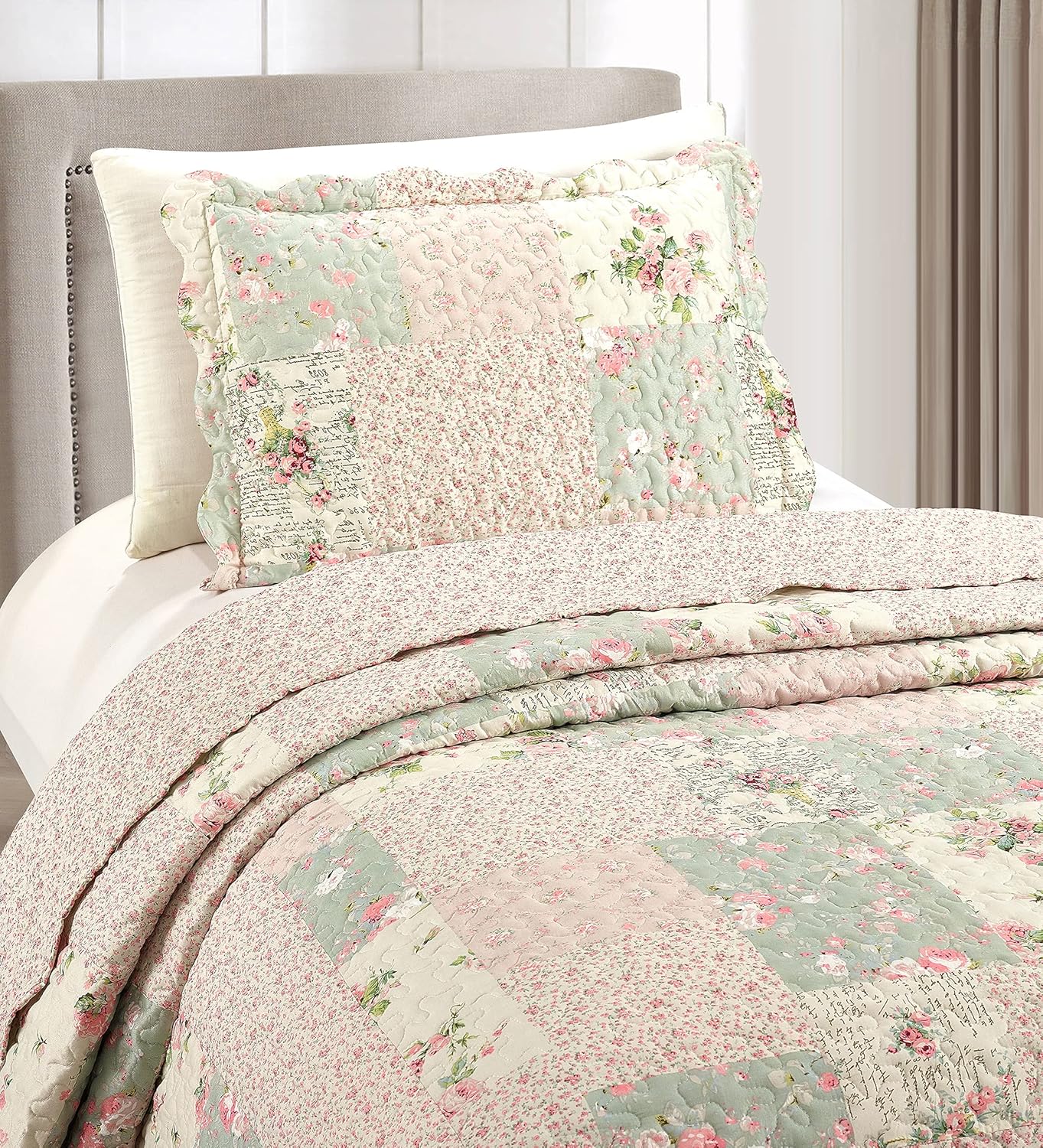 Brilliant Sunshine Rose and Sage Quilt Set, 2-Piece Bedding Sets, Traditional Patchwork Design, Washable and Reversible Bedspread, Soft Lightweight Coverlet, All-Season, Twin/Twin XL, Light Pink Green